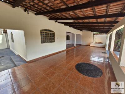 Casa para Venda, em Aparecida de Goinia, bairro Residencial Village Garavelo, 3 dormitrios, 2 banheiros, 6 vagas