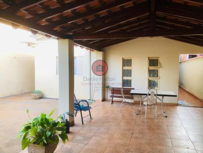 Casa para Venda, em So Joaquim da Barra, bairro Jardim Canada, 2 dormitrios, 1 banheiro, 2 vagas