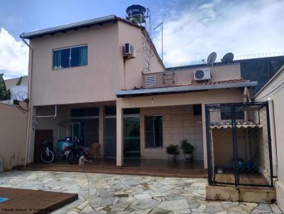 Casa para Venda, em Uberlndia, bairro Daniel Fonseca, 3 dormitrios, 3 banheiros, 1 sute, 6 vagas