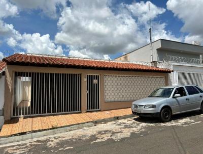 Casa para Venda, em Passos, bairro Parque Estaao, 2 dormitrios, 1 banheiro, 2 vagas