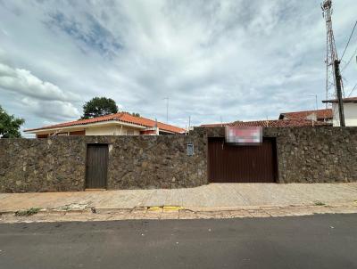 Casa para Venda, em Lins, bairro Vila Alta / Centro, 4 dormitrios, 4 banheiros, 1 sute, 8 vagas