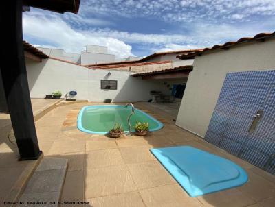 Casa para Venda, em Uberlndia, bairro Santa Rosa, 3 dormitrios, 3 banheiros, 1 sute, 3 vagas