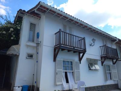 Casa para Venda, em Petrpolis, bairro Mosela, 3 dormitrios, 3 banheiros, 1 sute, 2 vagas