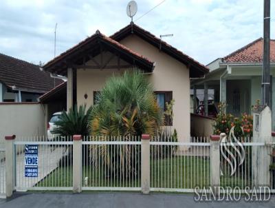 Casa para Venda, em Balnerio Barra do Sul, bairro Centro, 3 dormitrios, 2 banheiros, 3 vagas