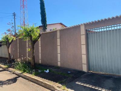 Casa para Venda, em Goinia, bairro Residencial Recanto do Bosque, 3 dormitrios, 1 banheiro, 5 vagas