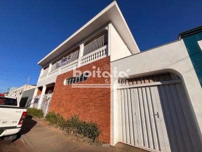 Casa para Venda, em Batatais, bairro Centro, 4 dormitrios, 3 banheiros, 1 sute, 3 vagas