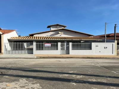 Casa para Venda, em Bom Despacho, bairro Calais, 3 dormitrios, 3 banheiros, 1 sute, 3 vagas