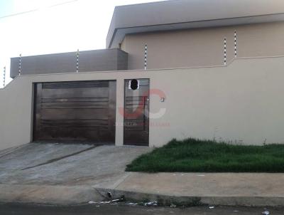 Casa para Venda, em Anpolis, bairro Residencial Flor do Cerrado, 3 dormitrios, 1 banheiro, 1 sute, 4 vagas