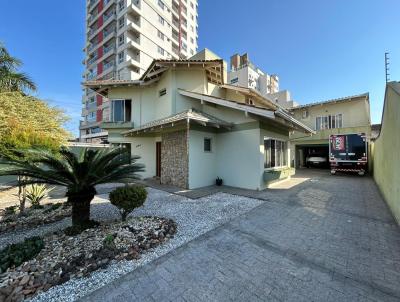 Casa para Venda, em Itaja, bairro Vila Operria, 4 dormitrios, 5 banheiros, 2 sutes, 2 vagas