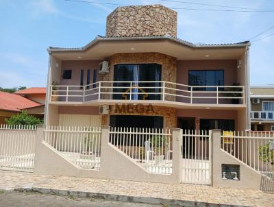 Casa / Sobrado para Venda, em Penha, bairro Centro, 3 dormitrios, 2 banheiros, 1 sute, 2 vagas