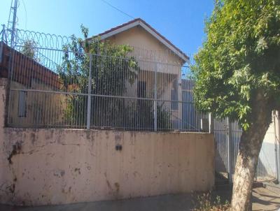 Casa para Venda, em Getulina, bairro Centro, 3 dormitrios, 1 banheiro, 2 vagas