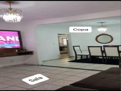 Casa para Venda, em Uberlndia, bairro Residencial Gramado, 3 dormitrios, 3 banheiros, 1 sute, 3 vagas