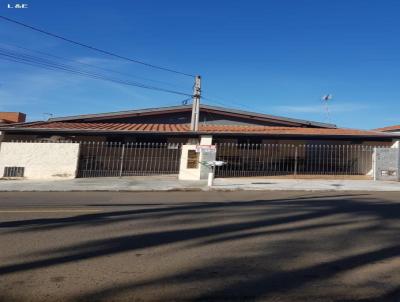 Casa para Venda, em Pirassununga, bairro Vila Guilhermina, 4 dormitrios, 2 banheiros, 2 vagas