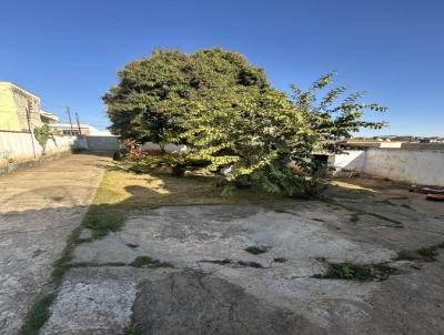 Casa para Venda, em Passos, bairro Nossa Senhora das Graas, 2 dormitrios, 2 banheiros, 1 sute, 10 vagas
