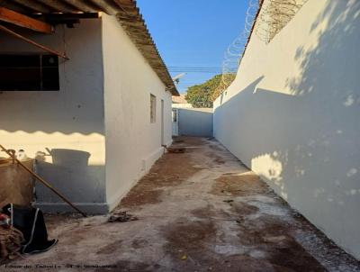 Casa para Venda, em Uberlndia, bairro Osvaldo Rezende, 3 dormitrios, 1 banheiro, 1 vaga