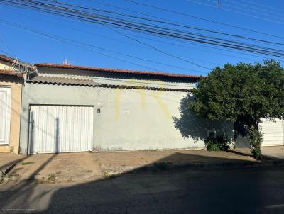 Casa para Venda, em Montes Claros, bairro Sagrada Famlia, 3 dormitrios, 1 banheiro, 2 vagas