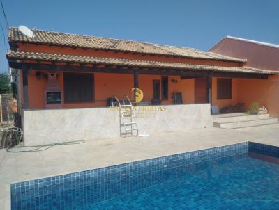 Casa para Venda, em Araruama, bairro Itatiquara, 2 dormitrios, 3 banheiros, 1 sute