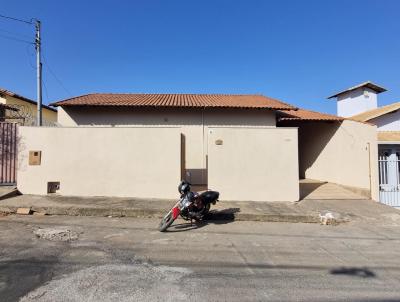 Casa para Venda, em Bom Despacho, bairro Calais, 3 dormitrios, 2 banheiros, 1 sute, 1 vaga