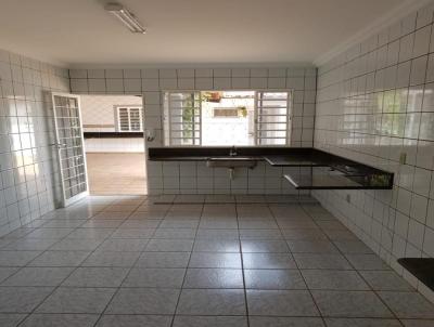 Casa para Venda, em Uberlndia, bairro Custdio Pereira, 2 dormitrios, 2 banheiros, 1 sute, 3 vagas