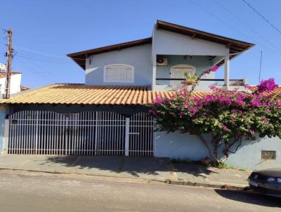 Casa para Venda, em Lins, bairro Labate, 5 dormitrios, 4 banheiros, 1 sute, 2 vagas