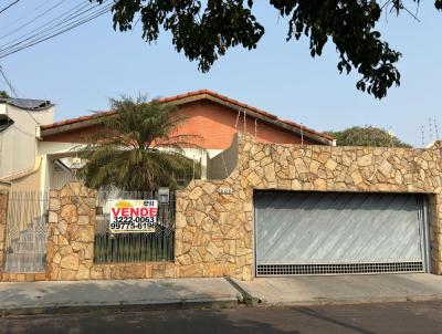 Casa para Venda, em Presidente Prudente, bairro Vila Claudia Glria, 3 dormitrios, 2 banheiros, 1 sute, 2 vagas