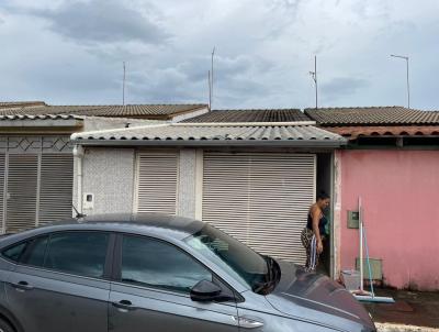 Casa para Venda, em Valparaso de Gois, bairro Valparaiso II, 2 dormitrios, 1 banheiro, 1 sute, 2 vagas