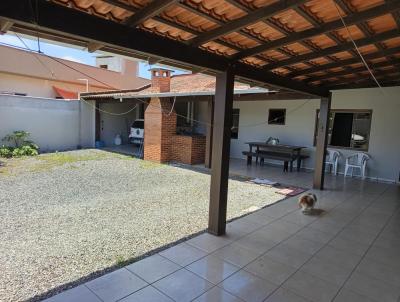 Casa para Venda, em Balnerio Barra do Sul, bairro Centro, 3 dormitrios, 2 banheiros, 1 vaga