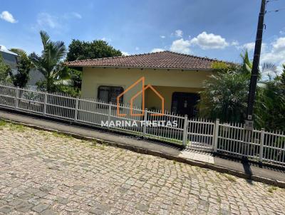 Casa para Venda, em Presidente Getlio, bairro Centro, 3 dormitrios, 2 banheiros, 1 sute, 3 vagas