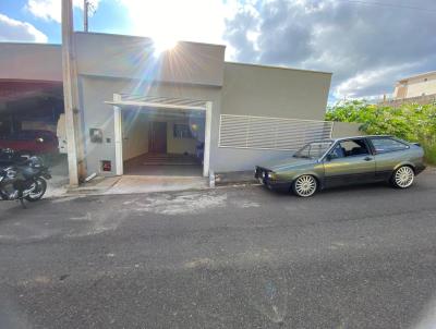 Casa para Venda, em Toledo, bairro Centro, 3 dormitrios, 1 banheiro, 1 sute