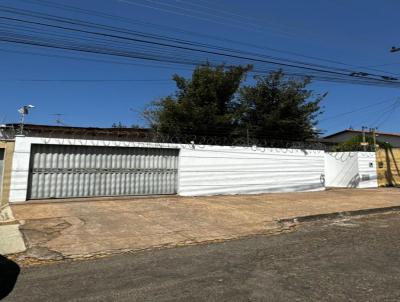 Casa para Venda, em Goinia, bairro Residencial Flamingo, 4 dormitrios, 2 banheiros, 1 sute, 4 vagas