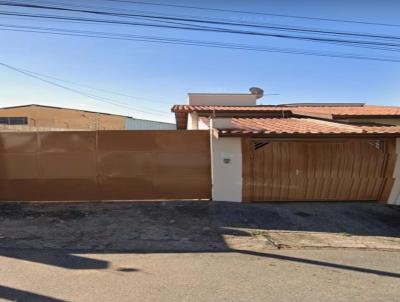 Casa Trrea para Venda, em So Joo da Boa Vista, bairro Vila Fleming, 3 dormitrios, 1 banheiro, 1 sute, 4 vagas