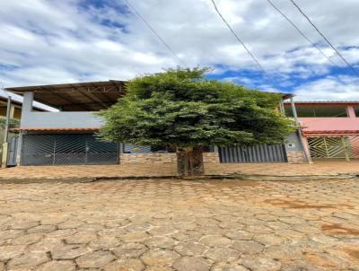 Casa para Venda, em Itanhomi, bairro Centro, 4 dormitrios, 1 banheiro, 1 vaga