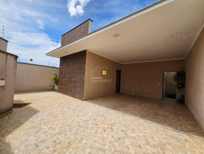 Casa para Venda, em Guaxup, bairro Parque do Lago, 3 dormitrios, 2 banheiros, 1 sute, 2 vagas