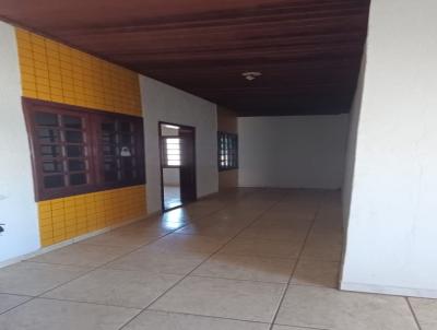 Casa para Locao, em Cassilndia, bairro Vila Izanopolis, 4 dormitrios, 2 banheiros, 1 sute, 10 vagas
