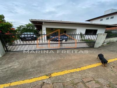 Casa para Venda, em Presidente Getlio, bairro Centro, 3 dormitrios, 2 banheiros, 1 vaga