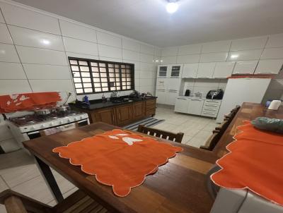 Casa para Venda, em Passos, bairro Canada, 2 dormitrios, 1 banheiro, 2 vagas