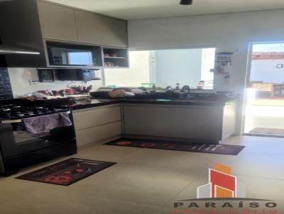 Casa para Venda, em Uberlndia, bairro Vida Nova, 3 dormitrios, 1 banheiro, 1 sute, 2 vagas