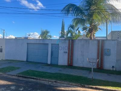 Casa para Locao, em Caldas Novas, bairro Jardim Paraso, 3 dormitrios, 1 banheiro, 1 sute, 2 vagas