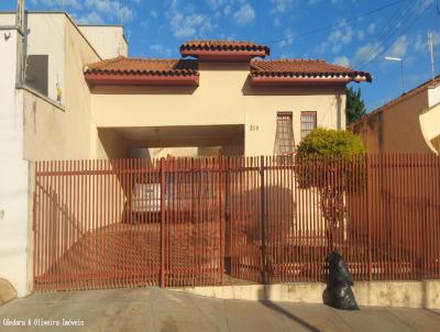 Casa para Venda, em Santo Antnio da Platina, bairro Centro, 2 dormitrios, 3 banheiros, 2 sutes, 1 vaga