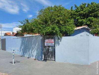 Casa para Venda, em Presidente Prudente, bairro Parque Shiraiwa, 2 dormitórios, 1 banheiro, 2 vagas