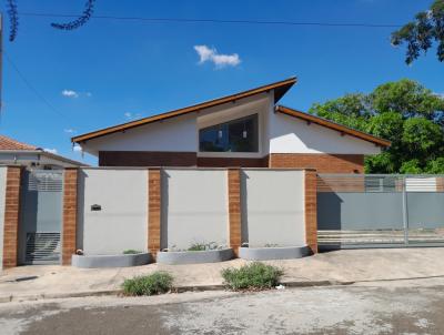 Casa para Locação, em Águas de São Pedro, bairro Centro, 3 dormitórios, 1 banheiro, 1 suíte, 2 vagas