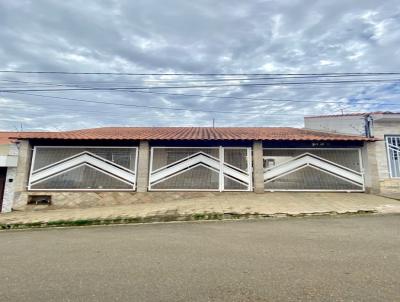 Casa para Venda, em Alfenas, bairro Residencial Oliveira, 3 dormitrios, 1 banheiro, 1 sute, 3 vagas