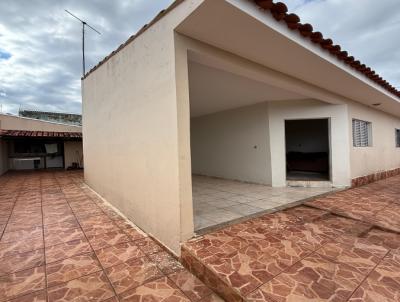 Casa para Venda, em Patos de Minas, bairro ALVORADA, 4 dormitórios, 2 banheiros, 1 vaga