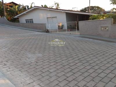 Casa para Venda, em Joinville, bairro Jarivatuba, 3 dormitrios, 3 banheiros, 1 sute, 3 vagas