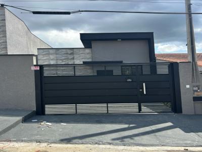 Casa Alto Padro para Venda, em Mogi das Cruzes, bairro Vila Lavinia, 3 dormitrios, 2 banheiros, 1 sute, 2 vagas