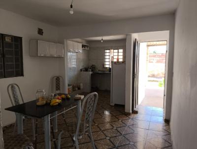Casa para Venda, em Aparecida de Goinia, bairro Setor Colonial Sul, 3 dormitrios, 2 banheiros, 1 sute