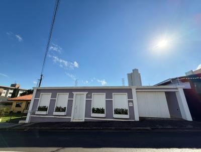 Casa para Venda, em Guarapuava, bairro Trianon, 4 dormit�rios, 5 banheiros, 2 su�tes, 4 vagas