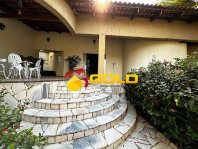 Casa para Venda, em Uberl�ndia, bairro Tubalina, 3 dormit�rios, 5 banheiros, 3 su�tes, 2 vagas