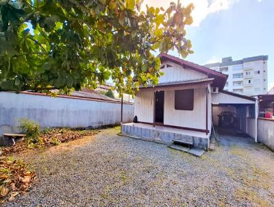 Casa para Venda, em Navegantes, bairro Gravat�, 3 dormit�rios, 2 banheiros, 3 vagas