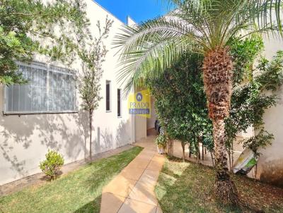Casa para Venda, em Araguari, bairro Paineiras, 3 dormit�rios, 3 banheiros, 1 su�te, 3 vagas